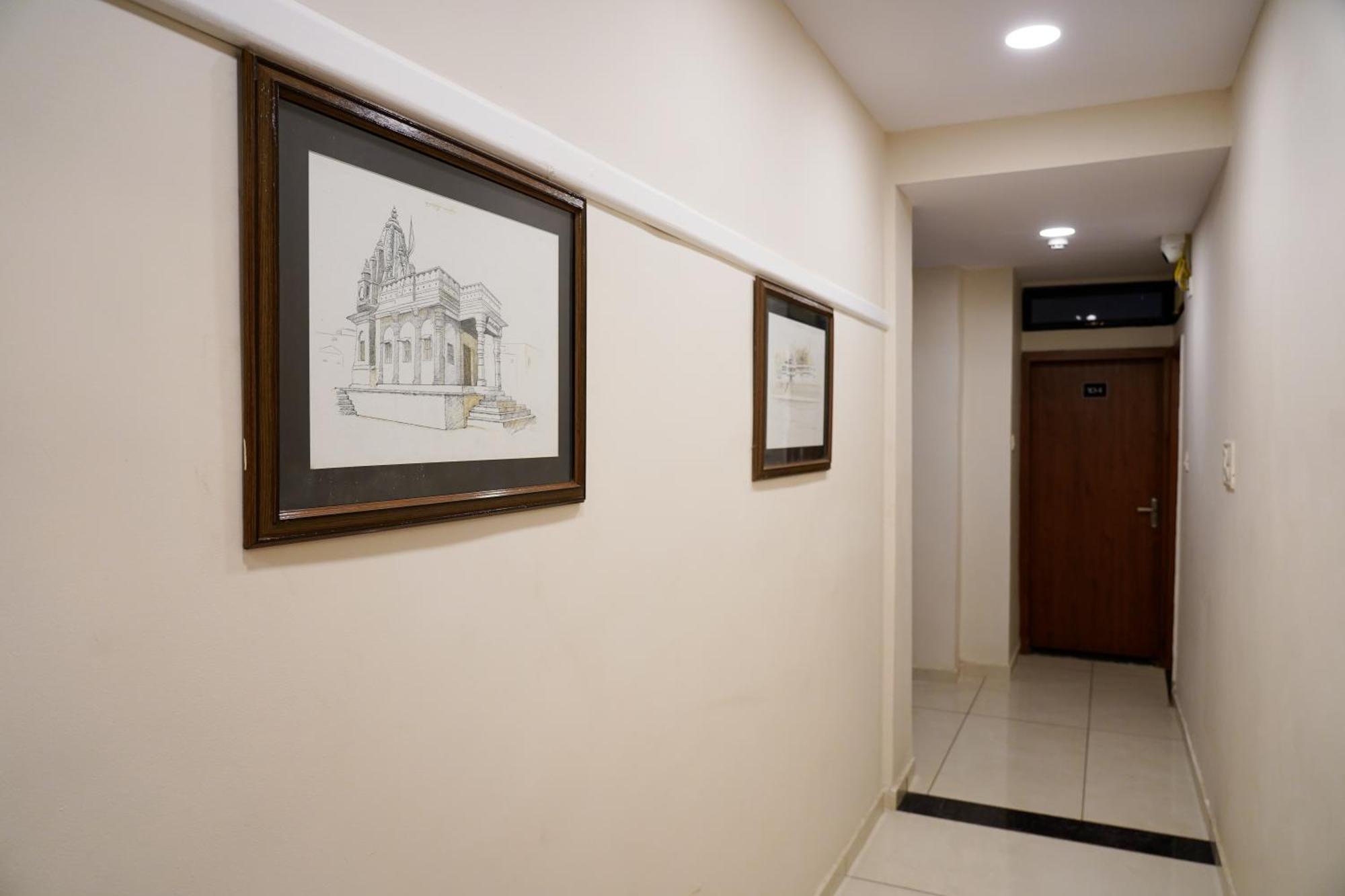 Hotel Suryodaya Udždžain Exteriér fotografie