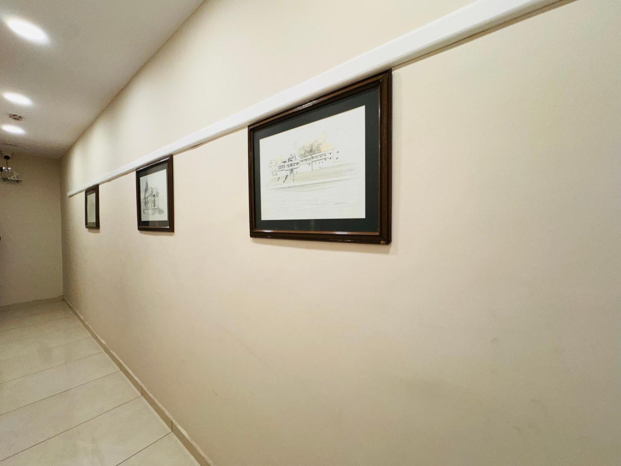 Hotel Suryodaya Udždžain Exteriér fotografie
