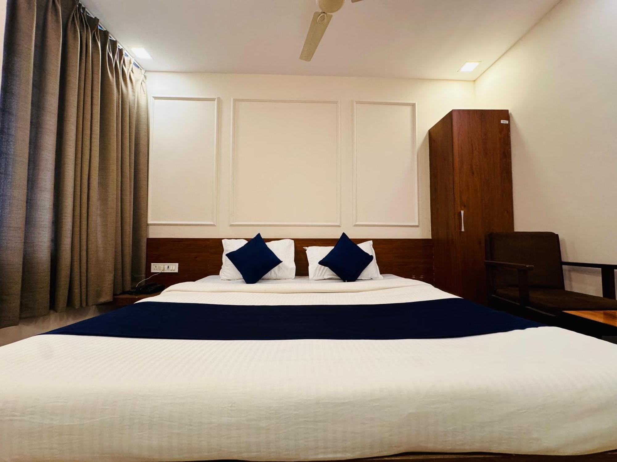 Hotel Suryodaya Udždžain Pokoj fotografie