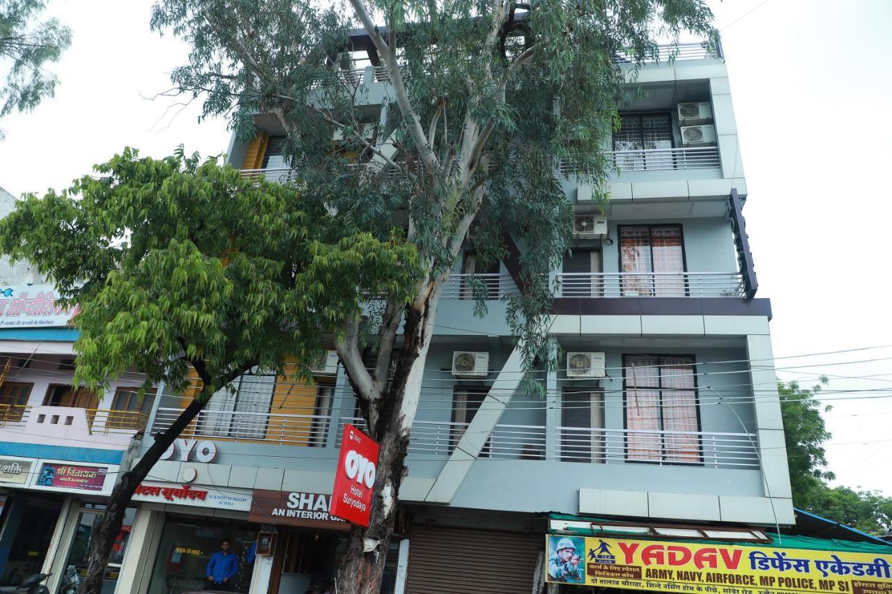 Hotel Suryodaya Udždžain Exteriér fotografie